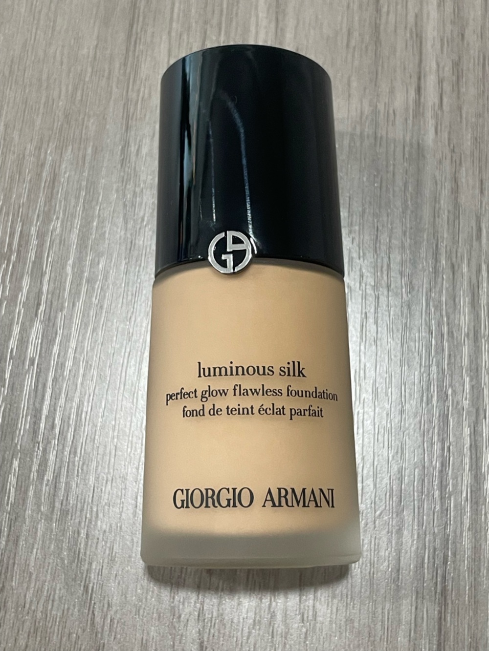 Giorgio Armani Luminous Silk Foundation Colour: 5.9 - Picture 3 of 8